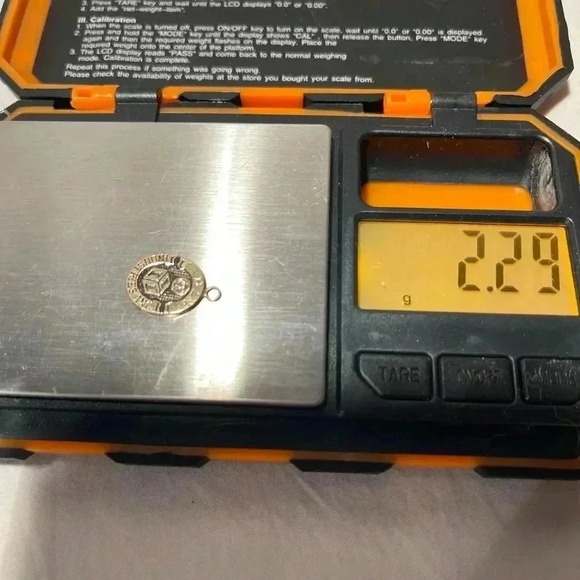 Stamped 14 Kt Award Pendant w/.04 ct diamond total weight is 2.29 g - Picture 3 of 4